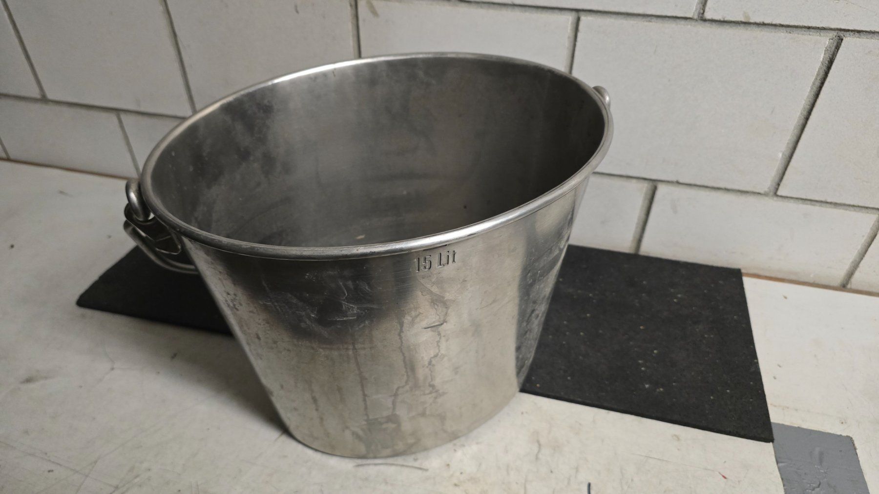 Altro per la casa: Robuster Eimer, Metall, 15 Liter - Top Zustand! – Usato da Längenbühl venduto da Niam99