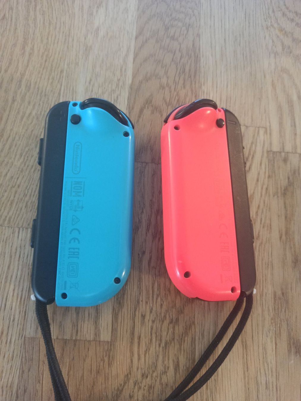 Nintendo Controller: Original Nintendo Switch Joy-Con Set - Neon-Blau / Neon-Rot – Usato da Oberweningen venduto da mar_87mx 4