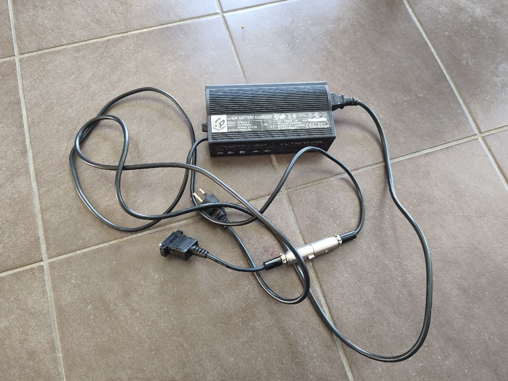 Caricabatterie: chargeur de batterie Stromer – Usato da Bouveret venduto da Benj89