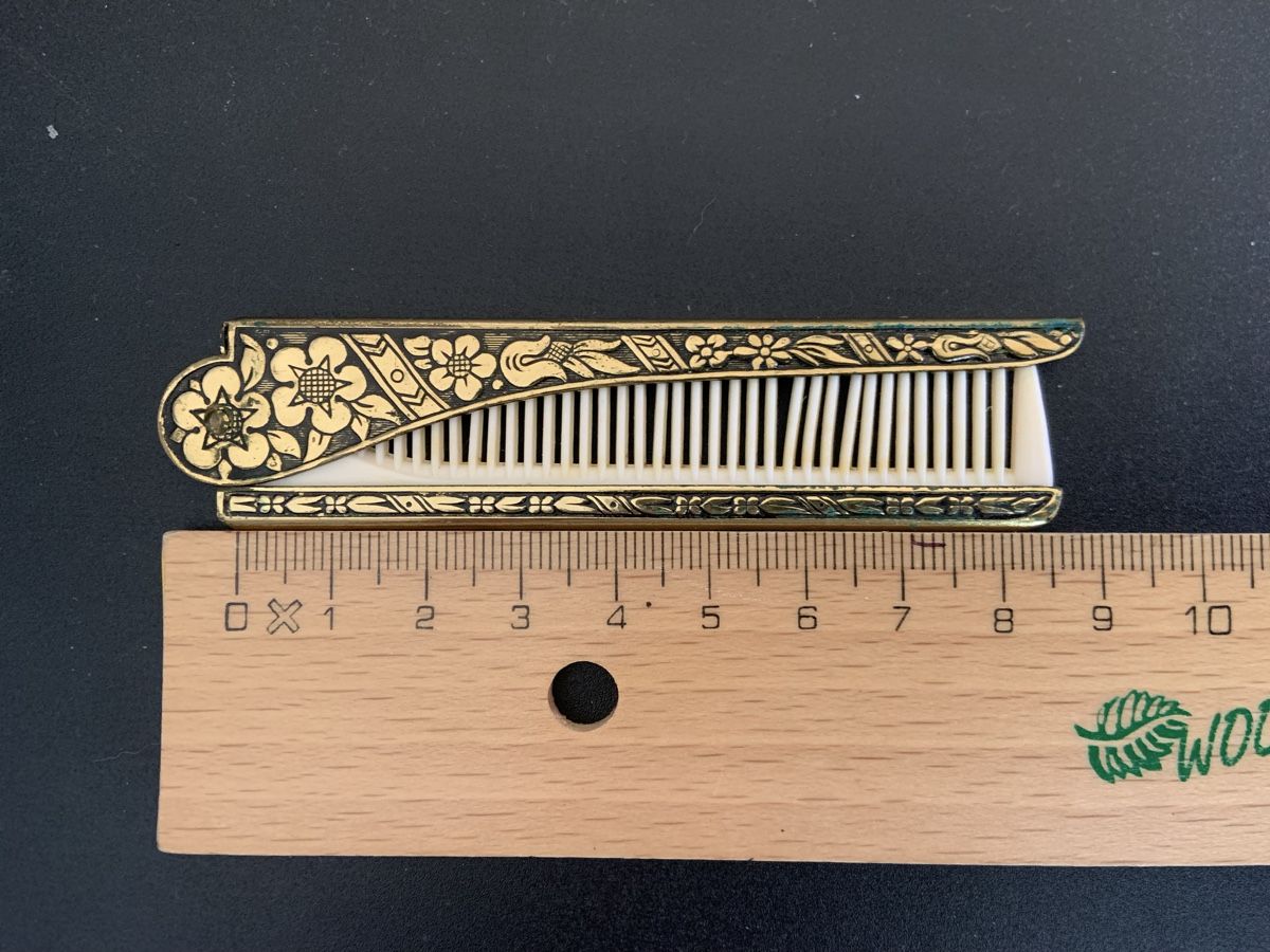 Sonstige Haarpflege: Vintage Klappkamm  – Gebraucht aus Riehen von 4dog 1