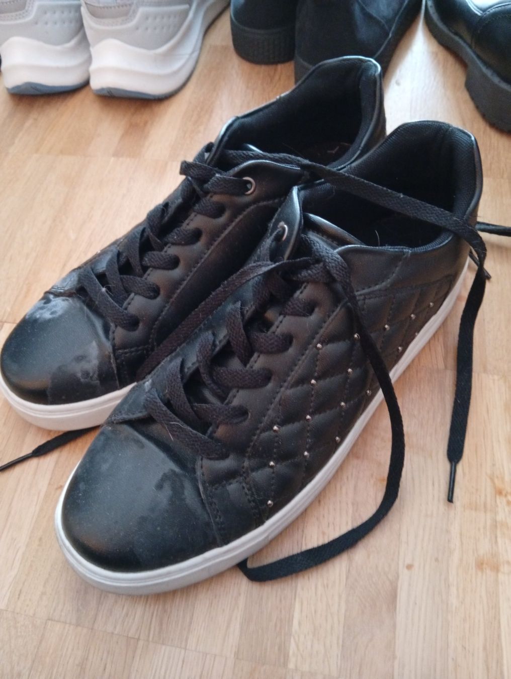 Scarpe da donna: Schwarze Damen Turnschuhe, ,40 – Usato da Elsau venduto da beatles610