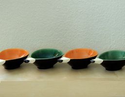 4 coupelles vintage en céramique bicolore, années 1950