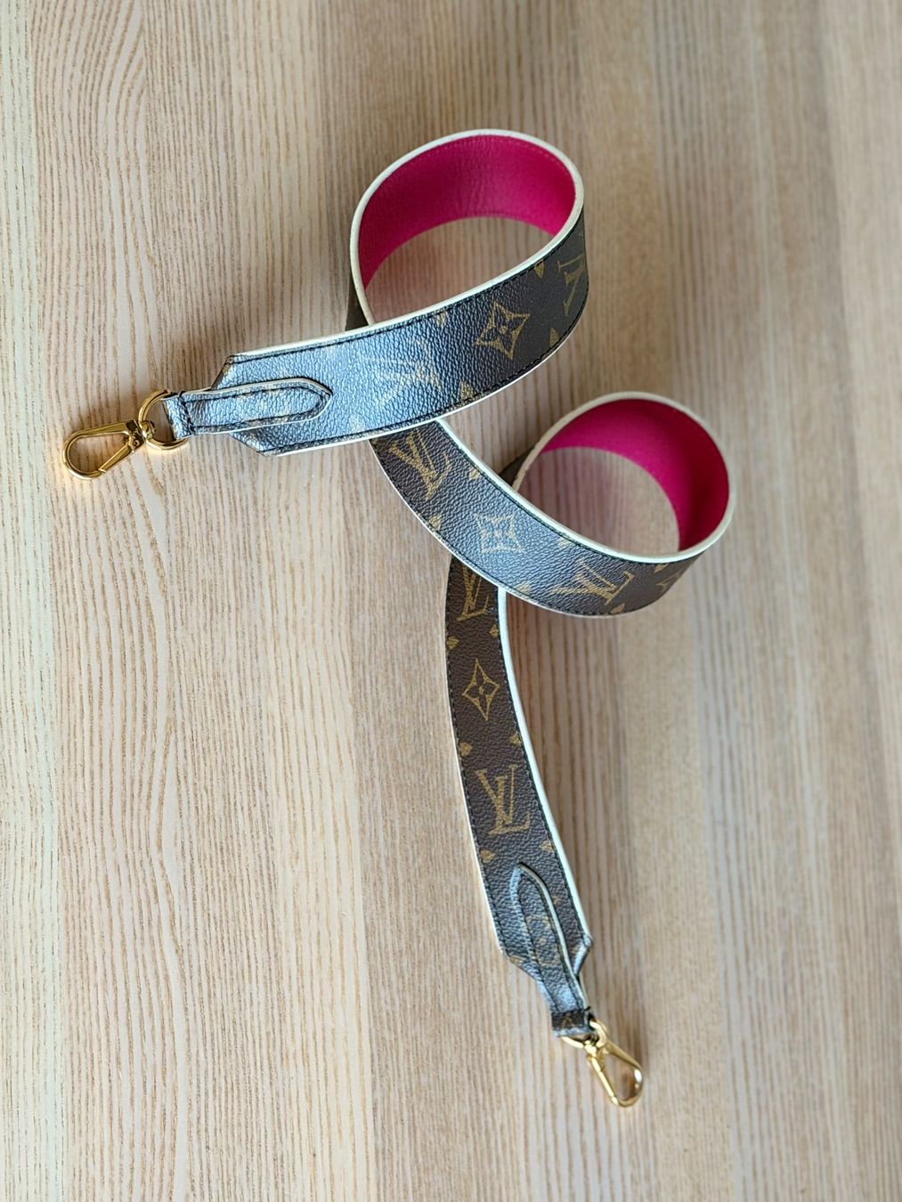 Louis Vuitton Altro in  Abbigliamento & Accessori: Louis Vuitton Schulterriemen – Usato da Reinach AG venduto da gab_8s7m 7