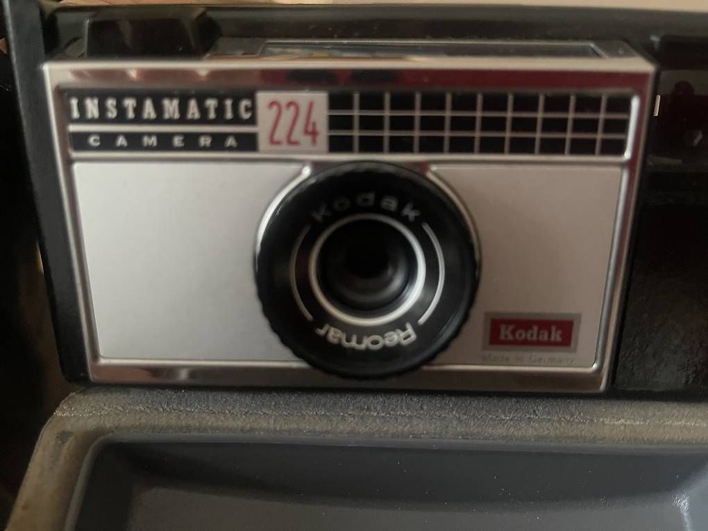 Kamera: Kodak Instamatic 224 with original leather case – Gebraucht aus Melide von cla_g5fs