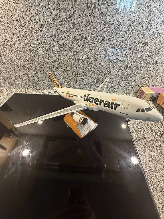 Airbus Kit di modellismo & Modellini statici: Malaysia Air Flugzeug 1:100 – Usato da Winterthur venduto da Calculating.Infinity 1