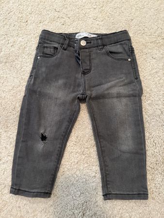 Coole Zara Baby Jeans, Gr. 80 Grau Used-Look