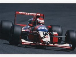 Autogrammfoto von Ex- F1-Rennfahrer Toshio Suzuki JAP