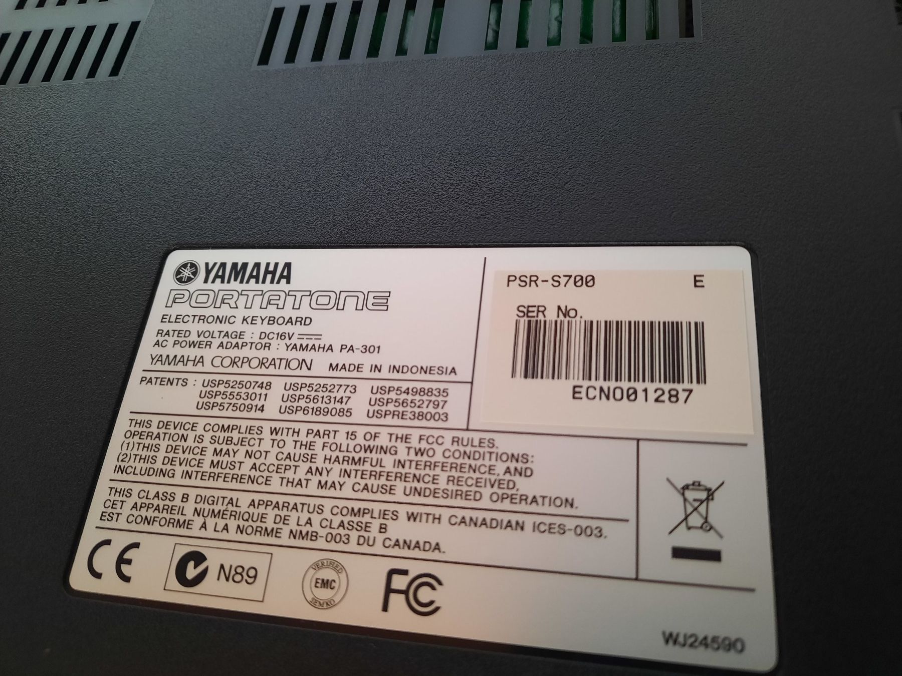 Yamaha Strumenti musicali: Yamaha Keyboard PSR-S700 mit Ständer & Netzteil – Usato da Altnau venduto da willpower71 3