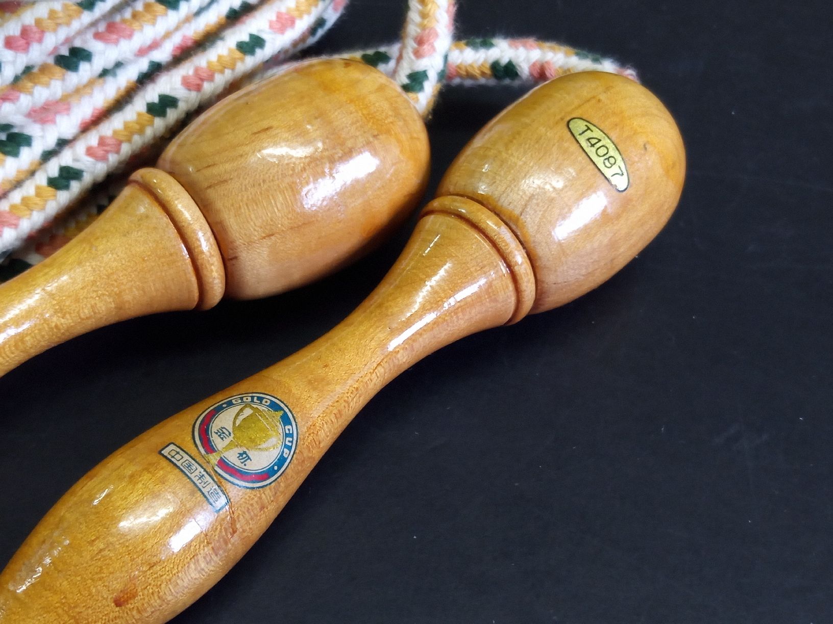 Springseile: Seltenes Retro Vintage Springseil mit Holzgriffe – Gebraucht aus Reiden von Zofi-Brocki 1
