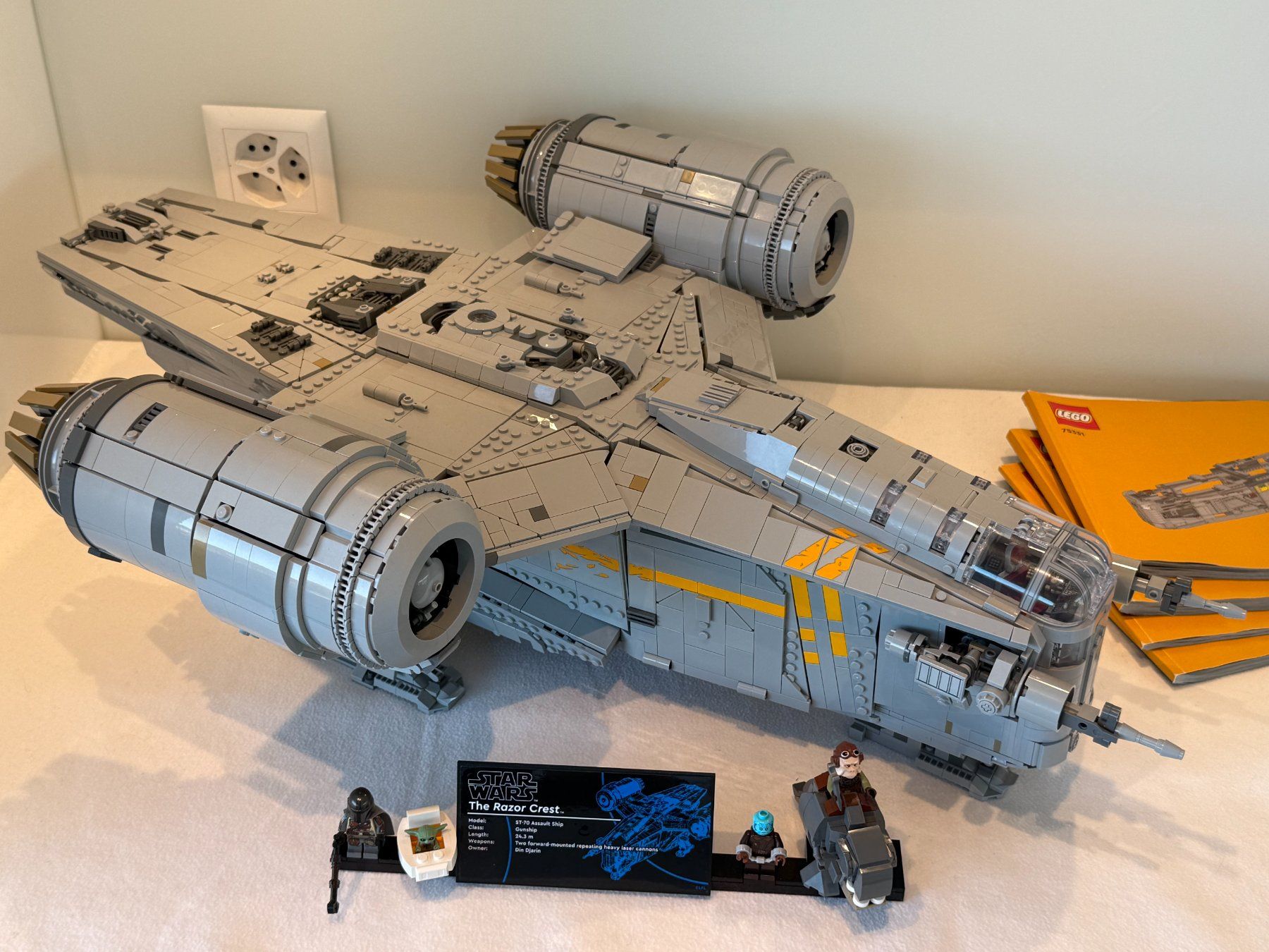 Lego Kit di costruzioni: LEGO 75331 UCS Razor Crest Komplett – Usato da Muri AG venduto da Lego-Collector