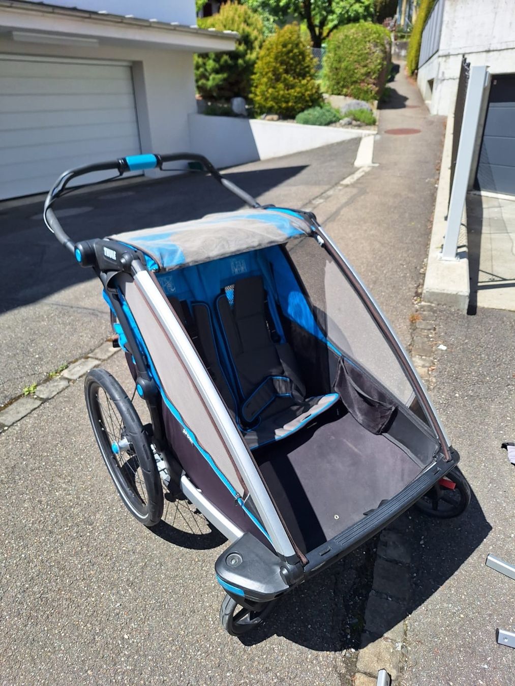 Thule Rimorchi: Thule Chariot Sport 2 Kinderanhänger – Usato da Wohlen b. Bern venduto da Tk34