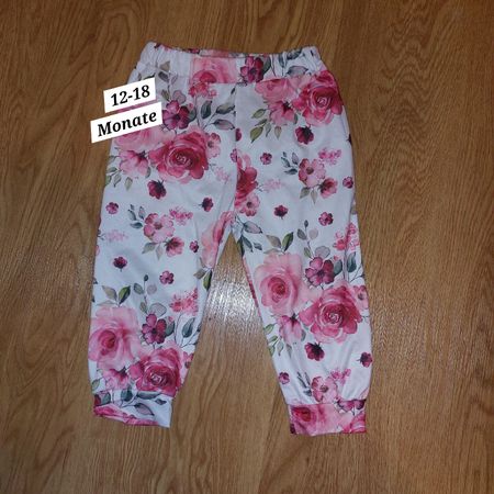 Baby Hose Blumenmuster weiss rosa 12 bis 18 Monate