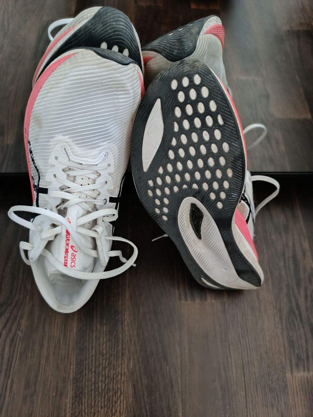 Asics Chaussures hommes: Asics Magic Speed Laufschuhe Weiss Grösse 45 – D'occasion à Dürnten par Mercurius1 1