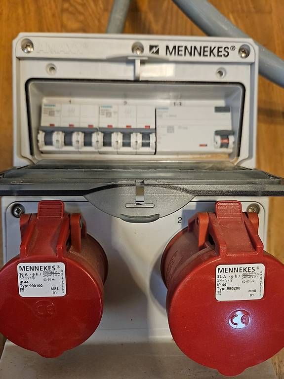 Alimentazione elettrica: Stromverteiler Mennekes Amaxx – Usato da Römerswil LU venduto da Helfenstein6027 1