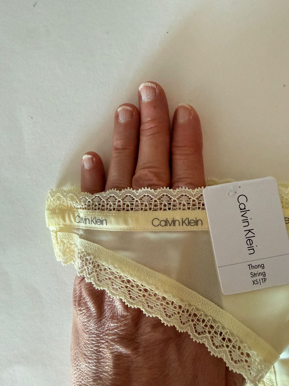 Calvin Klein Autres dessous: CALVIN KLEIN, String, Grösse XS, Farbe Hellgelb – Neuf avec emballage d'origine à Rudolfstetten par gst_g7xl 2