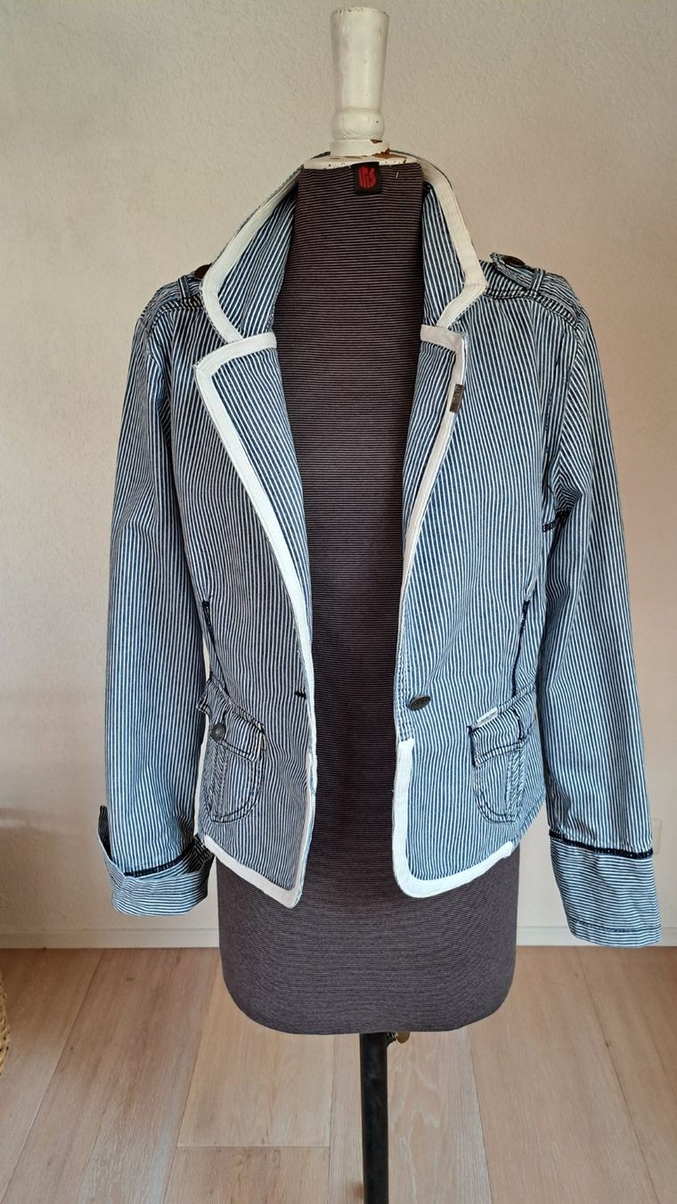 Vestes: Gestreifte Jacke – D'occasion à Reutigen par IrisFashion