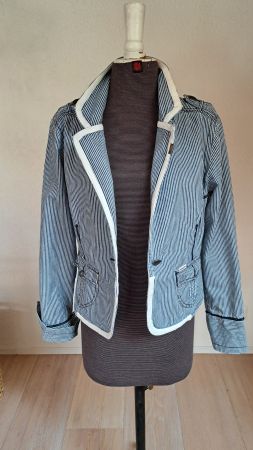 Gestreifte Jacke