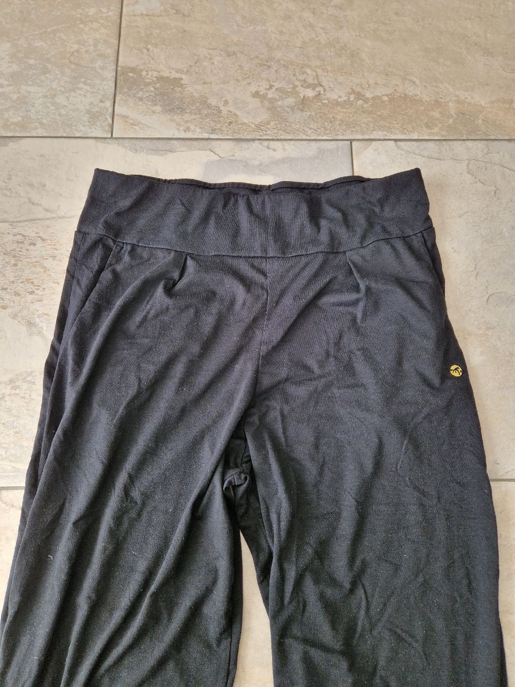Tchibo Pantalons: Schwarze Tchibo Active Essentials Hose, Grösse M – D'occasion à Niederrohrdorf par Miripfiri 3