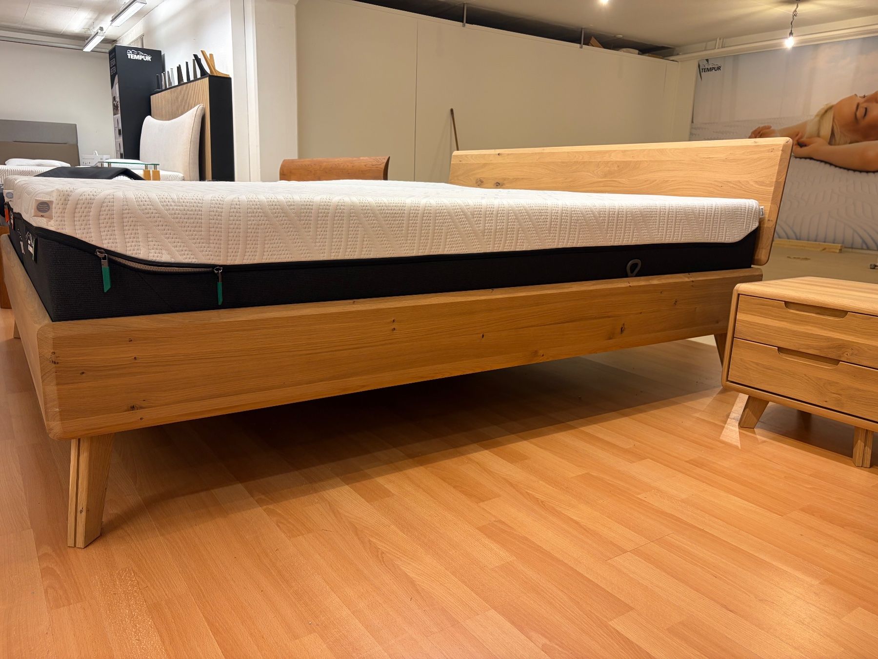 Letti: Bettgestell mit 1 Nachttisch Skagen – Nuovo (secondo la descrizione) da Neuenegg venduto da InterieurAG 1