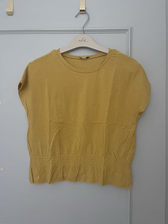 Cute yellow t-shirt from Subdued