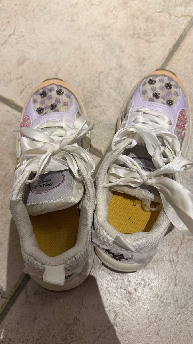 Zara Scarpe per ragazze: ZARA SNEAKER MIT BLUMEN- & PERLENDETAILS GR.36 – Usato da Thalwil venduto da olh_7cpg 3