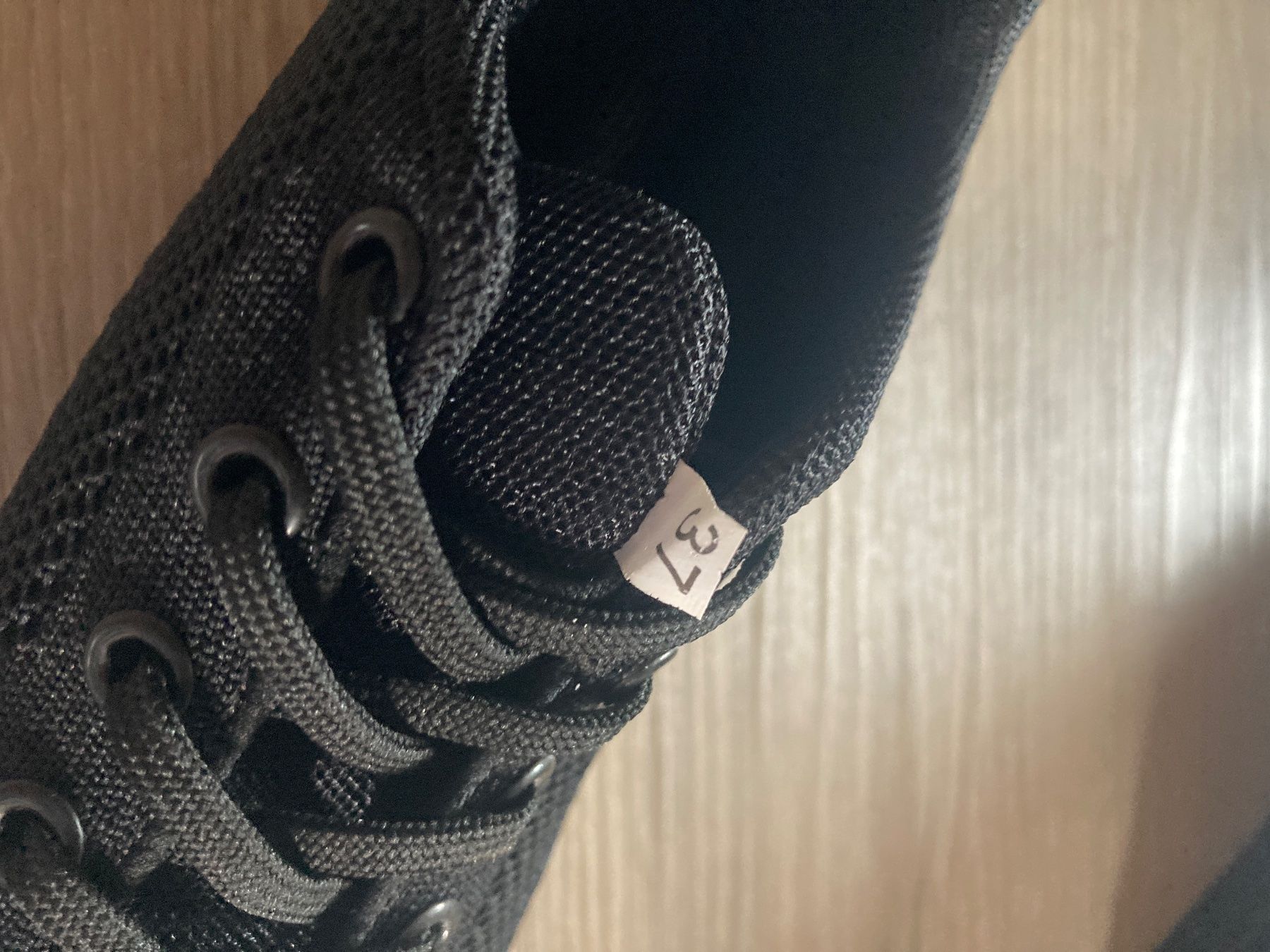 Damenschuhe: 2 Paar Sneakers 37 fast neu – Gebraucht aus Bischofszell von Silberviolett 4