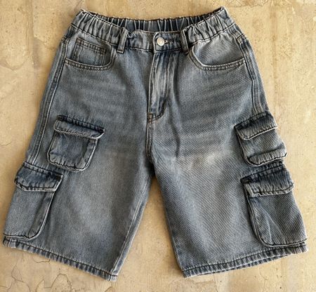 Short cargo en jean élastique avec poches