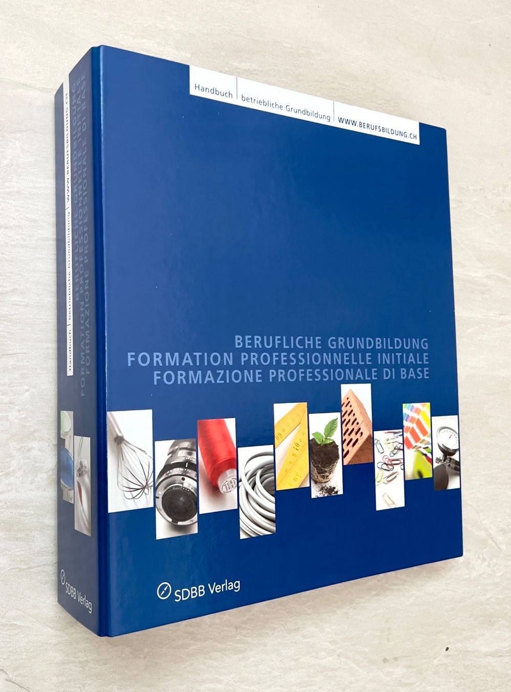 Classeurs: Handbuch Berufliche Grundbildung Ordner – D'occasion à Inwil par TheSwissEagle