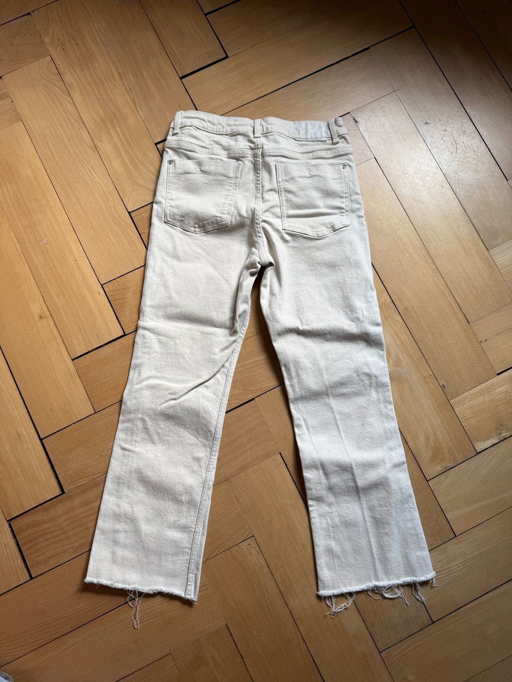 Zara Jeans: ZARA - Jeans beige 40 – Usato da Zürich venduto da Diazaio 2