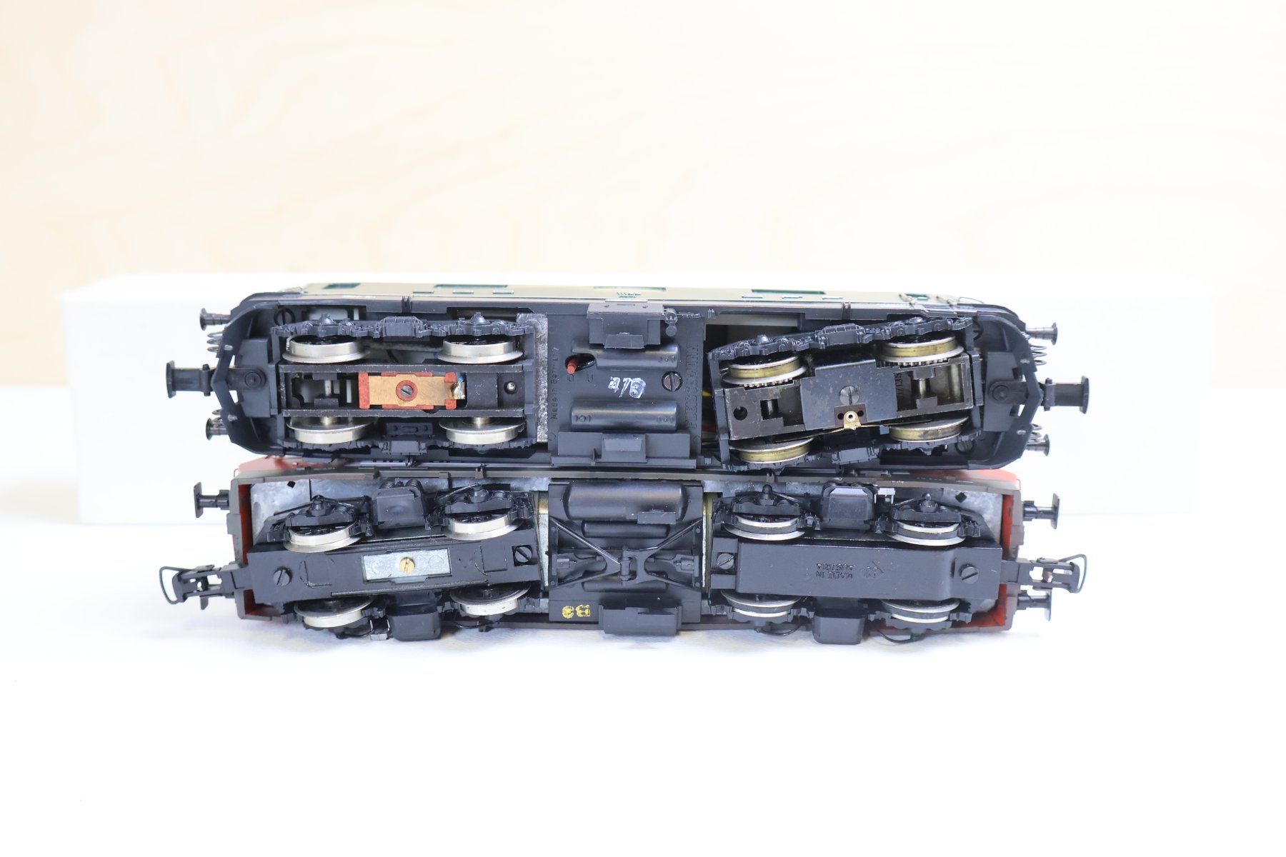 Roco Modelleisenbahnen: ROCO/Fleischmann 2 x SBB Re 4/4 E-Lok - AC H0 Doppelpack – Gebraucht aus Winterthur von Monstera 7