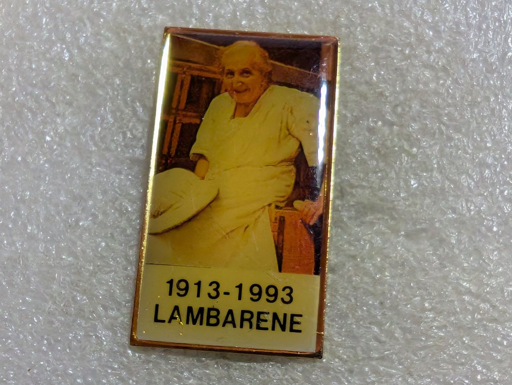 Placchette & Badge: Ansteckpin 211: Lambarene – Usato da Oppligen venduto da Pin-Fall-Shop