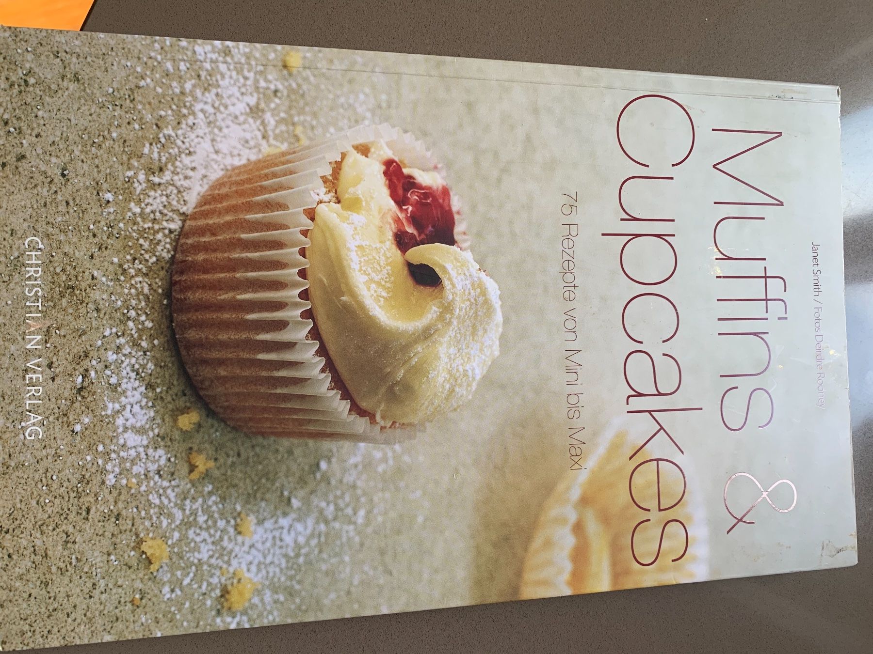Libri: Backbuch Muffins&Cupcakes – Usato da Zürich venduto da baby0022 1