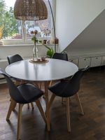 runder Tisch mit 4 Stühlen