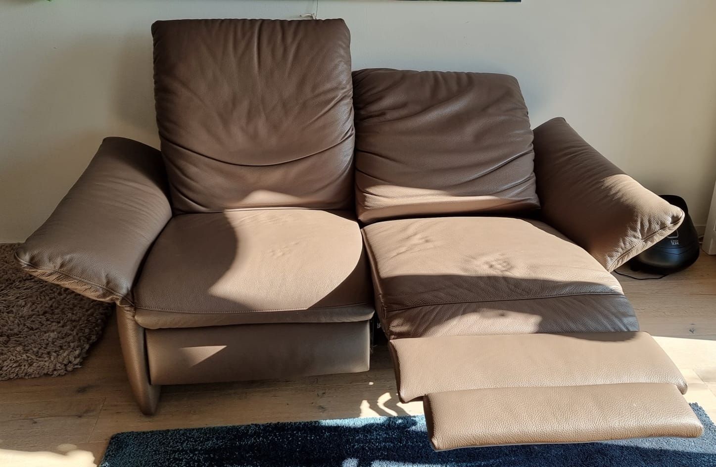 Sofas: Zwei Gemütliche 2- Sitzer Sofas, super Leder, Farbe: Taupe – Gebraucht aus Islisberg von Nmoving 3