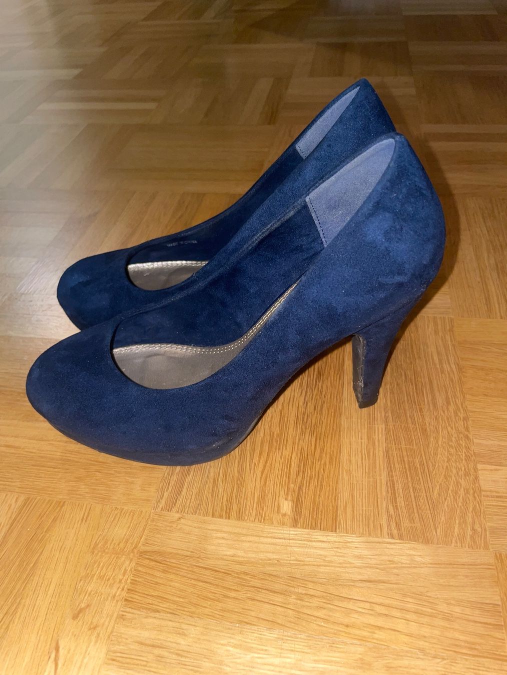 Scarpe da donna: Schicke, blaue Pumps von LH Gr. 36 – Usato da Luzern venduto da Ink 1