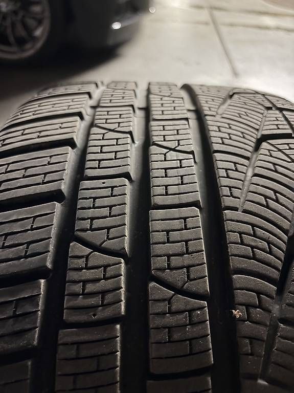 Pirelli Pneumatici & Ruote complete: 2x Winterreifen Pirelli 255/40/18 – Usato da Kriens venduto da lars95 2