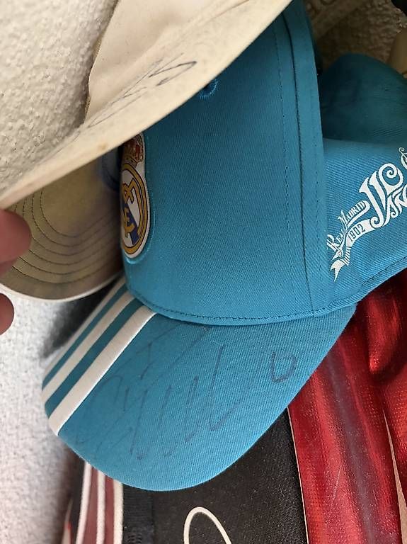 Copricapi, berretti & cappellini: Cristiano Ronaldo Signed Cap / Hat – Usato da Zürich venduto da ram_tlf5