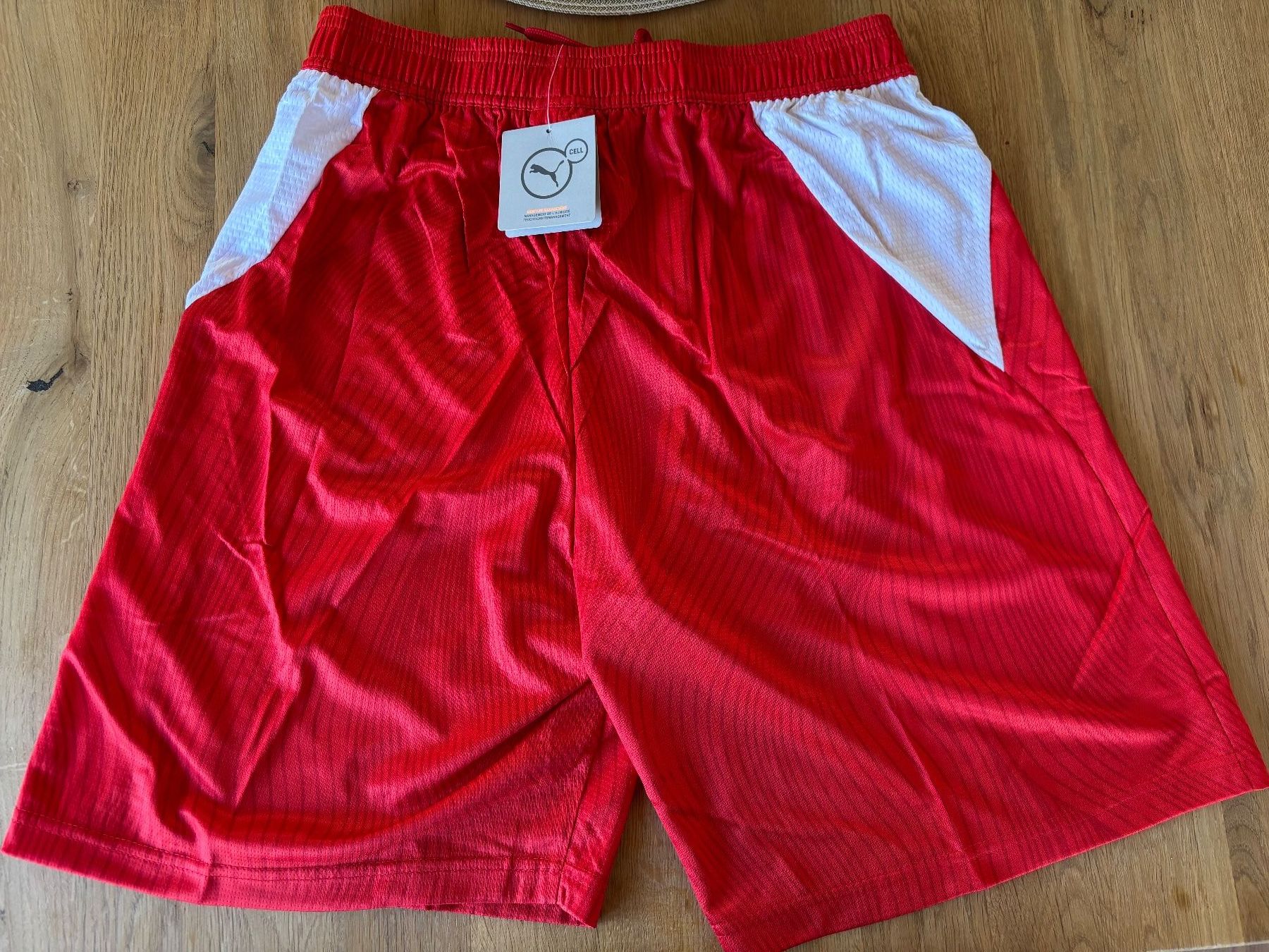 Schweizer Nati Canottiere & Pantaloni: Schweizer Nati Shorts, Puma, XL – Nuovo e nell'imballaggio originale da Spiez venduto da Bluesky2000 1