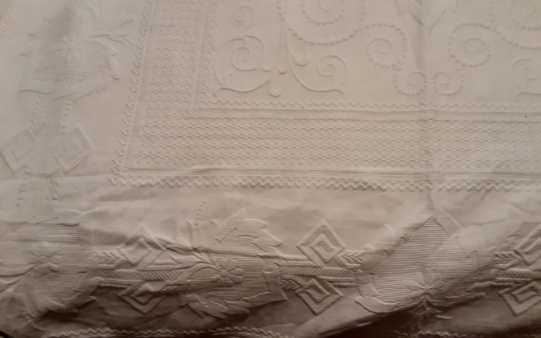 Biancheria da letto: wunderschönes Piquet bettüberwurf  – Usato da Ambrì venduto da Maerz87 3