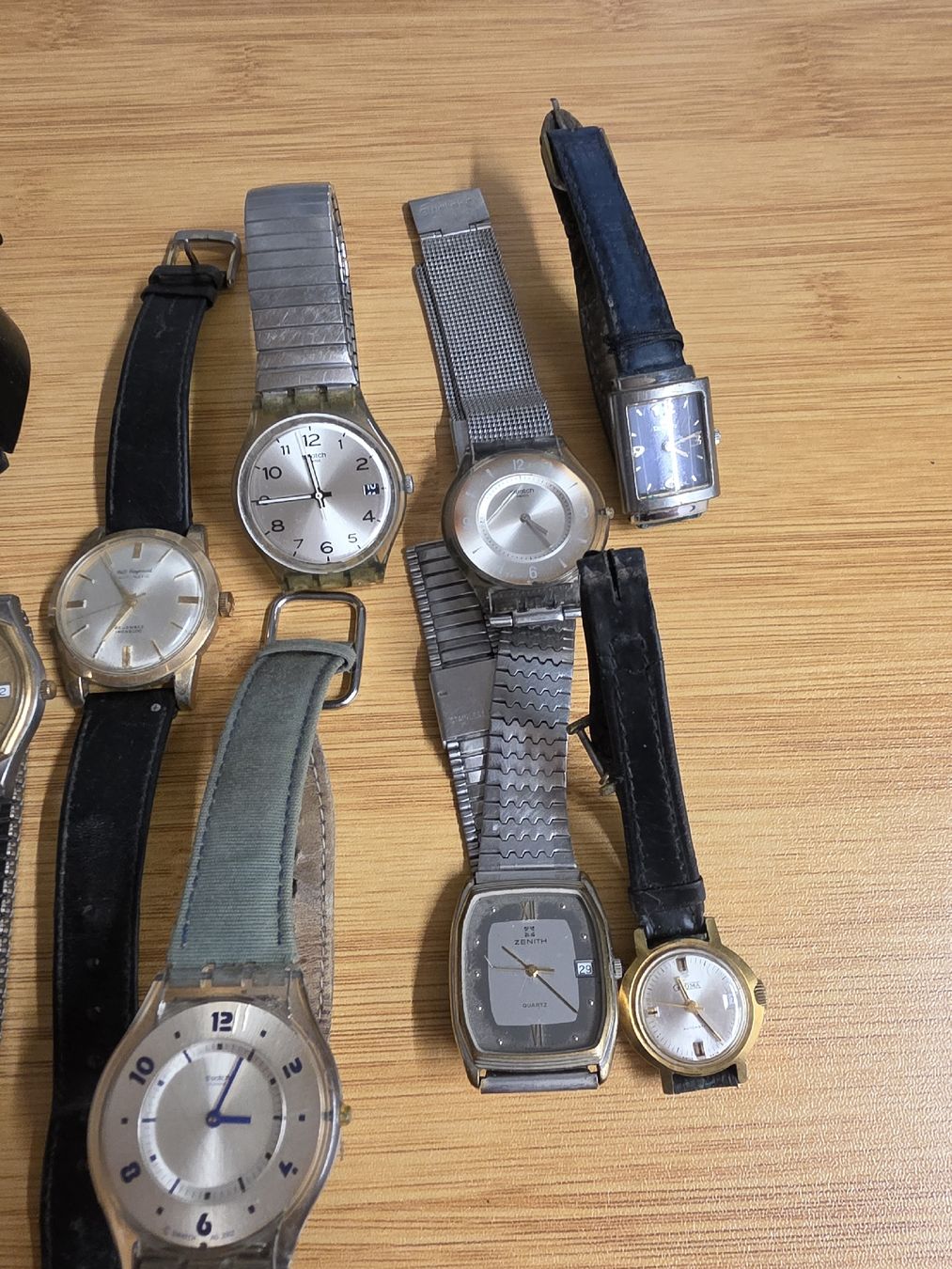 Orologi: lot de montre Zenith richelieu etc – Usato da Val-d'Illiez venduto da AntiqueG 2