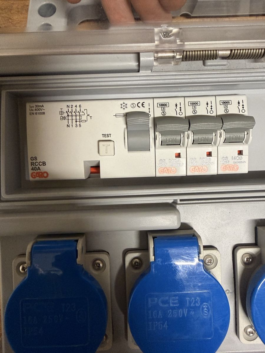 Electrotechnique: Stromverteiler 16A – D'occasion à Dietlikon par DIVO 2