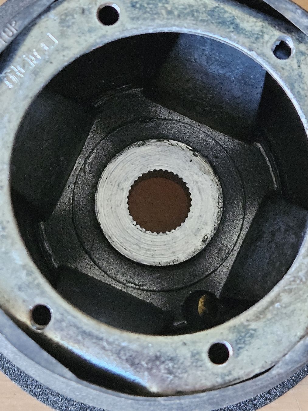 Nissan Tutti pezzi di ricambio auto: Momo Oldtimer Lenkradnabe 3510 Nissan Primera – Nuovo e nell'imballaggio originale da Dachsen venduto da Topparts1 2