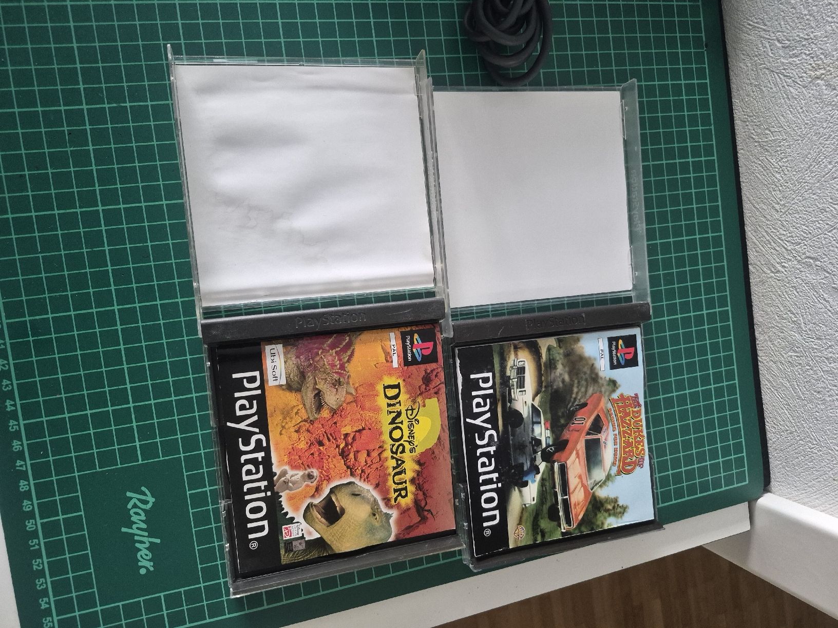 Sony Console: Sony PlayStation 1 Console with Games and Controllers PSone – Nuovo (secondo la descrizione) da Meyrin venduto da Retro-GZ 1