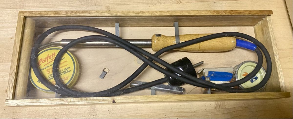 Tutti gli attrezzi: Lötkolben mit Holzgriff – Usato da Ennenda venduto da ZiskaGL