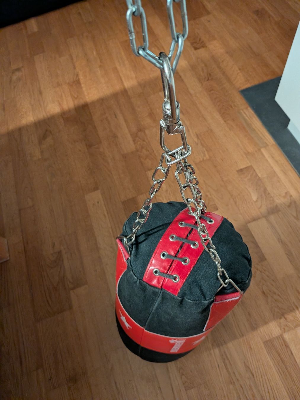 Sacs de frappe: Kinder Boxsack mit Handschuhen – D'occasion à Schwarzenbach SG par Zwenke09 1