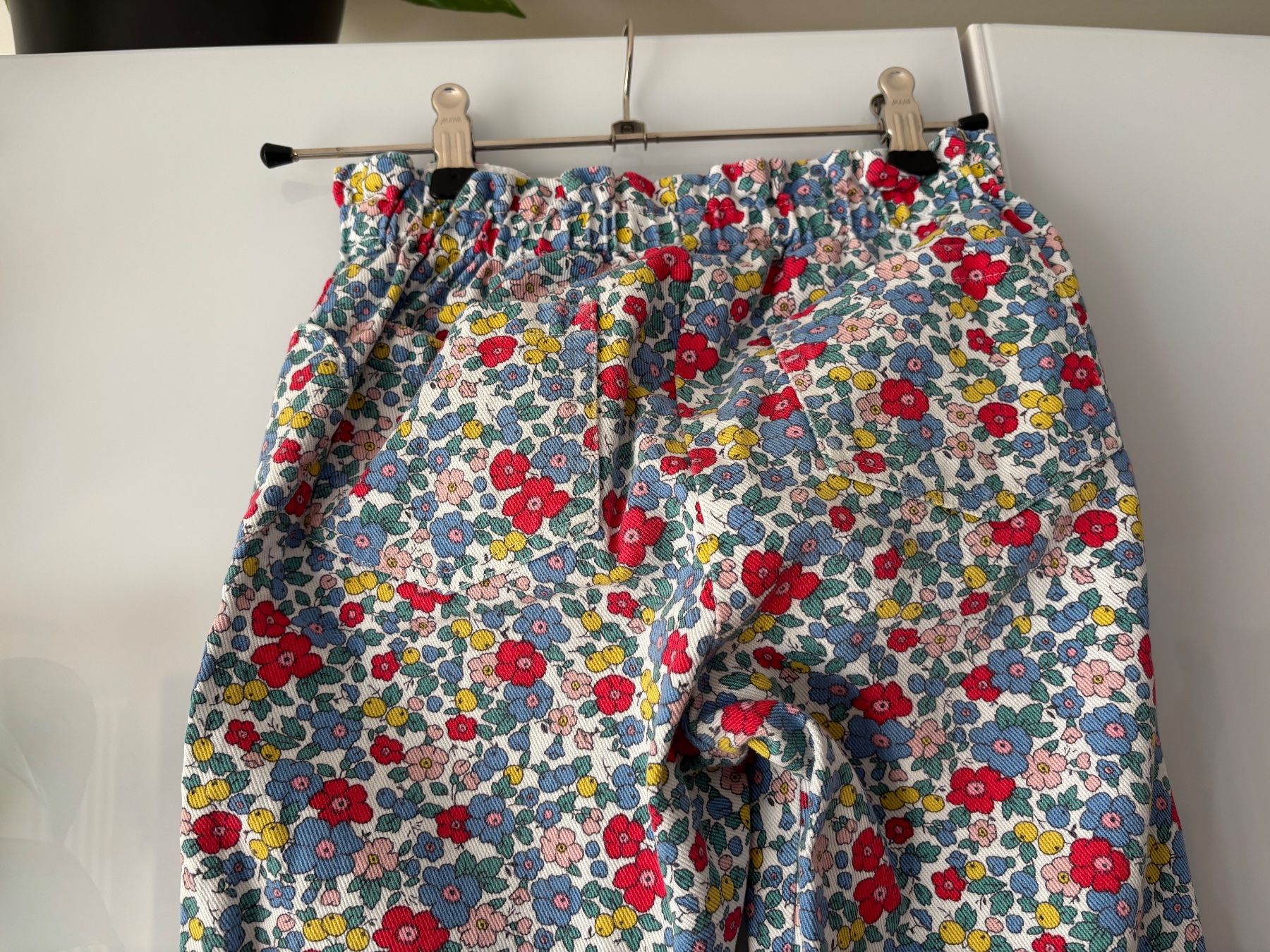 Mini Boden Pantaloni: MINI BODEN Jeans mit Blümchenmuster Gr. 128 – Usato da Zürich venduto da missmodernage 5