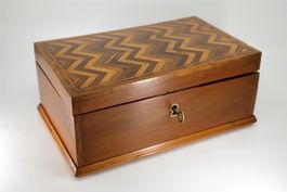 B0283 Antike Schatulle mit Parkettierung Ende 19. Jh. ~1890