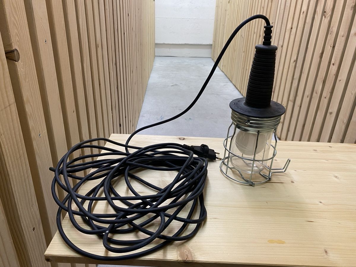 Lampade: 4 Handlampen mit Schutzkorb – Usato da Biel/Bienne venduto da Projektorium 1