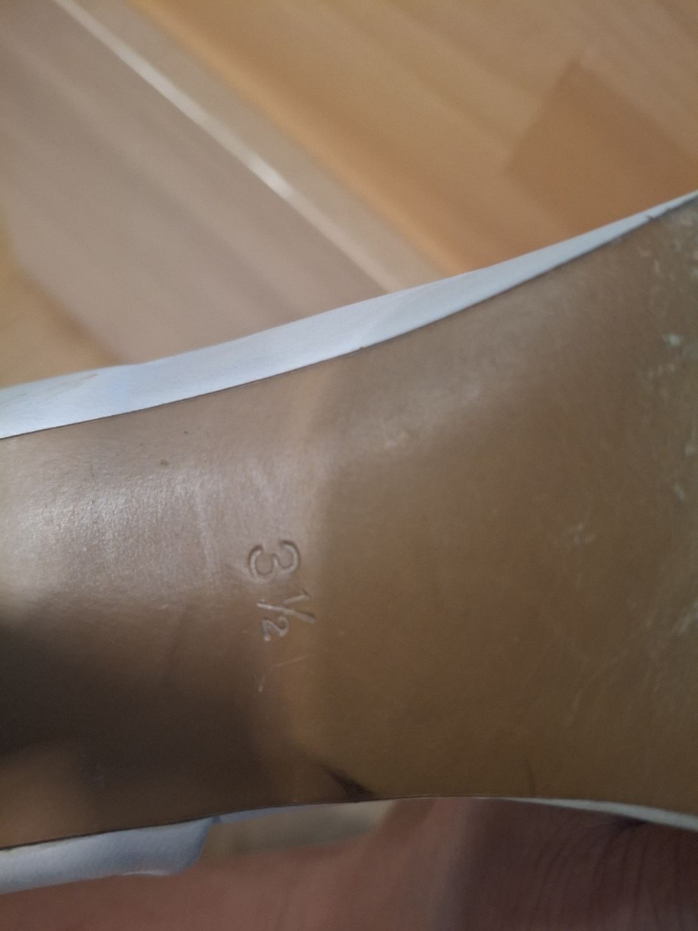 Kaiser Scarpe da donna: Damenschuhe Peter Kaiser Grösse 3.5 weiss Leder Pumps – Usato da Füllinsdorf venduto da DeGyMe 4
