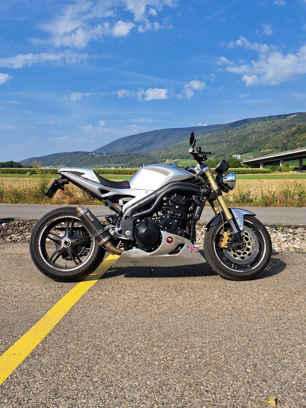 Triumph Strada: Moto Triumph Speed Triple 1050 – Usato da Le Landeron venduto da Macadam1 1